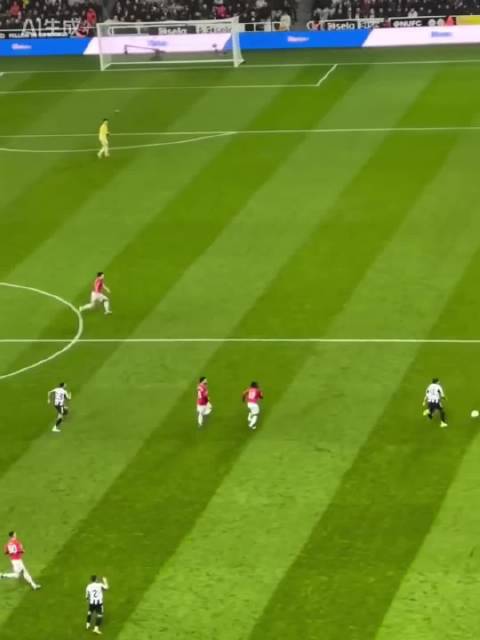 奥苏拉一条龙世界波绝杀，十人纽卡2-1送曼联首败