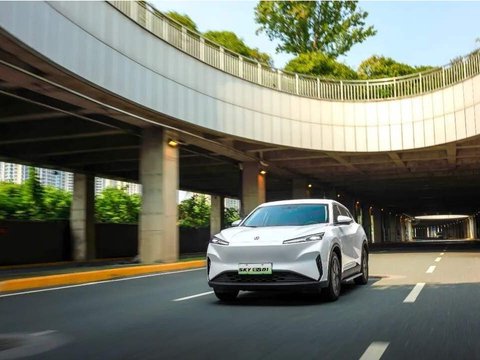 全球首款独立北斗量产乘用车，东风风神SKY EV01正式交付