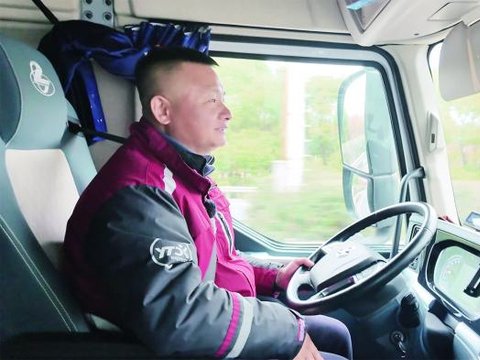 智能重卡：干线物流老司机从“不敢用”到“离不开”