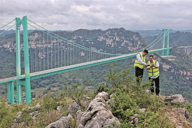 轻量化索鞍给新的世界第一高桥减负31％