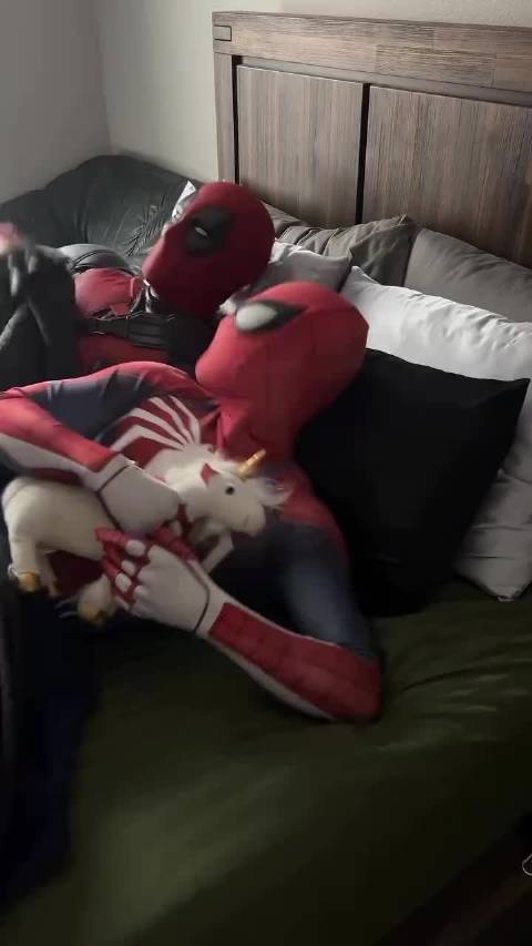 死侍什么时候和蜘蛛侠好上了？