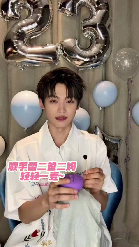 梓渝宝宝营业级别是专业的！不仅自己麦，还顺手帮小帅也麦了，笑死了