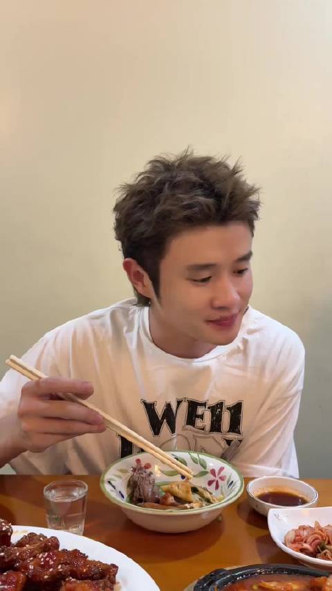 在斐济吃不到好吃的饭，老板@王勉 气哭了