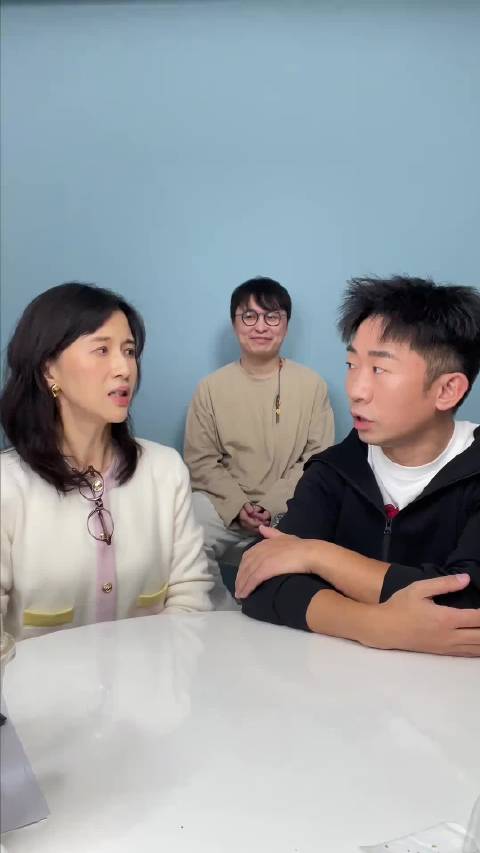 【加更】papi：杨迪的人生就是一场大型真人秀 正片在@papi酱 papi热烈欢迎 papi酱 杨迪