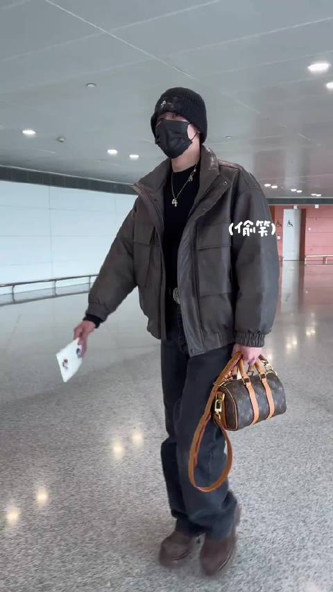 机上趣闻一则@胡先煦 胡先煦 爱笑的宝宝惹人爱