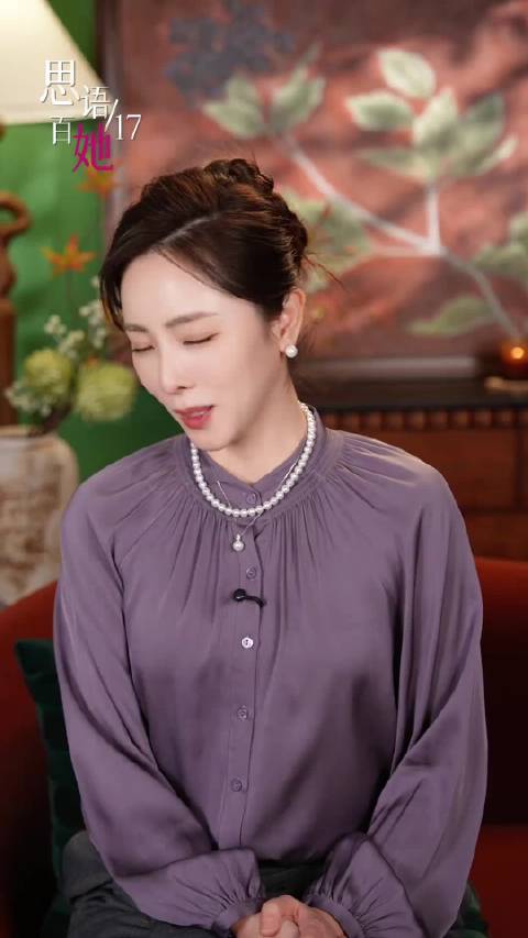 赵雅芝70多岁的年纪，30岁的身姿 岁月从未绕过她，只是她从未向岁月低头