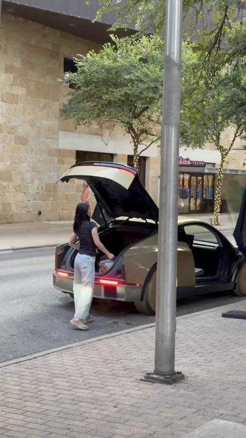 整个奥斯汀市中心已经被L4的特斯拉FSD占领了