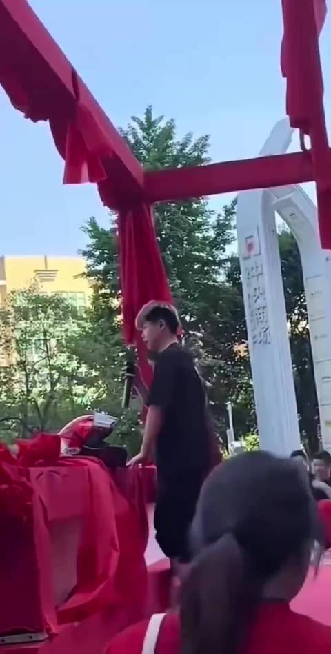 “没有房子 但是有一辆车” 赛600 四缸的 600cc