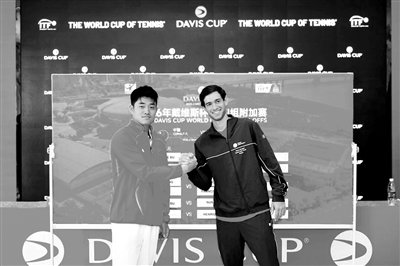 布云朝克特和吴易昺 分别出战第一第二单打