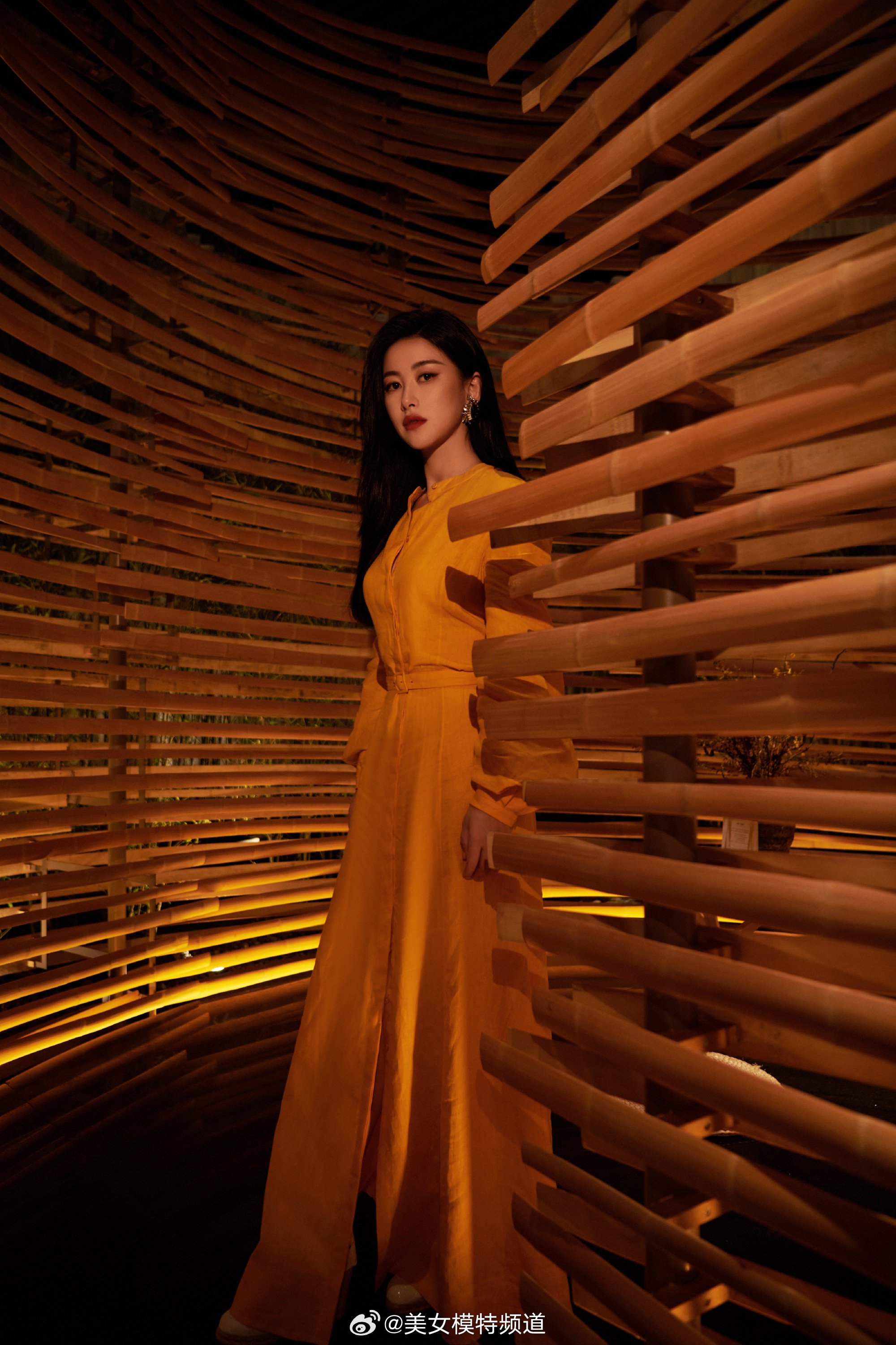 朱珠都市丽人优雅明艳活动写真