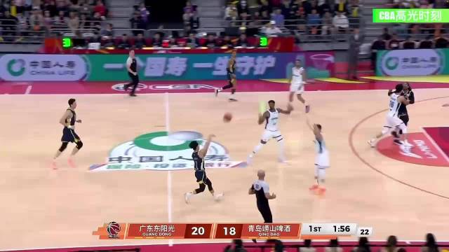 杜锋战青岛戏精大赏：怒喷裁判吃技术犯规 耍醉拳搞笑模仿对手假摔