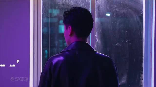男警察在毒枭卧底五年后发现，他最爱的青梅竟背着自己和别人结了