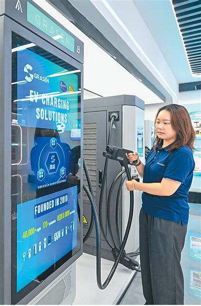 让新能源汽车充电更方便