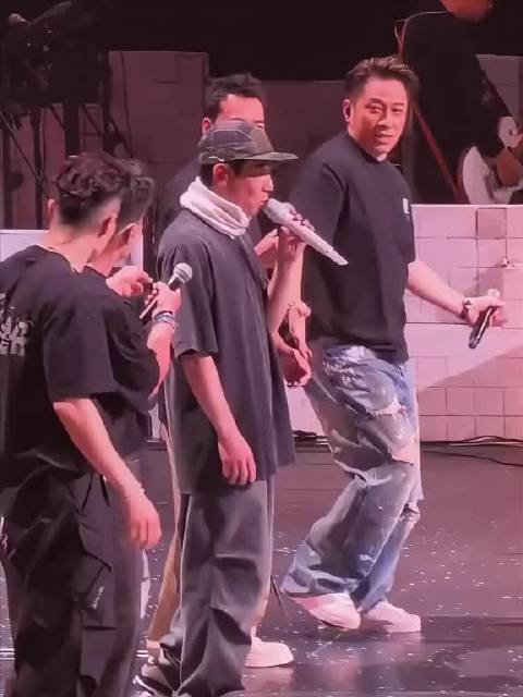 张智霖  谢天华  林晓峰  吴卓羲  周柏豪 几位兄弟到场助阵，这阵容如何？