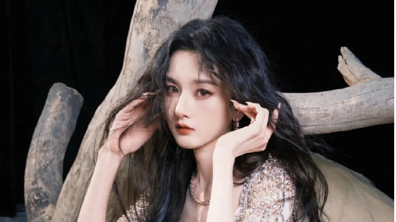 宋祖儿的腿瘦凹回去了，上镜会让身材显胖，于是演员都瘦到皮包骨