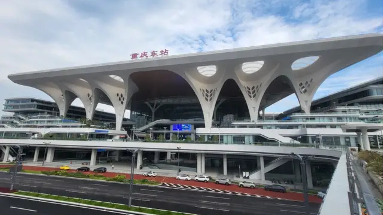 马斯克转发重庆东站视频，占地堪比百座足球场，观看量超5600万