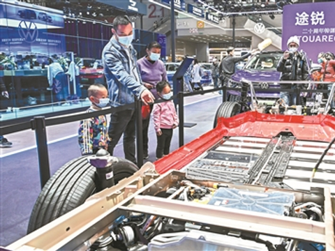 34个项目现场签约 总投资332亿元