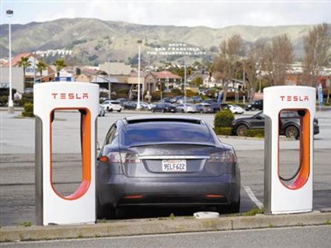 特斯拉在美召回近220万辆车