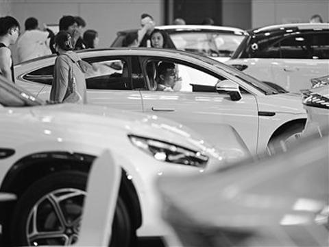 天津：假日逛车展 车市人气旺