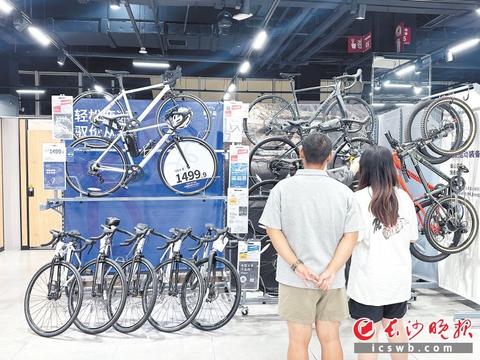 骑行更“轻松”，中高端自行车价格跳水｜“消费视窗”专栏
