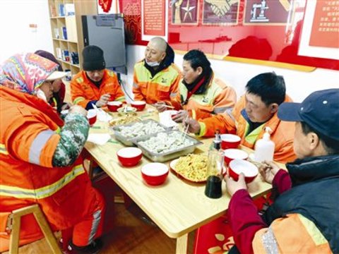 关怀送到一线工作者身边