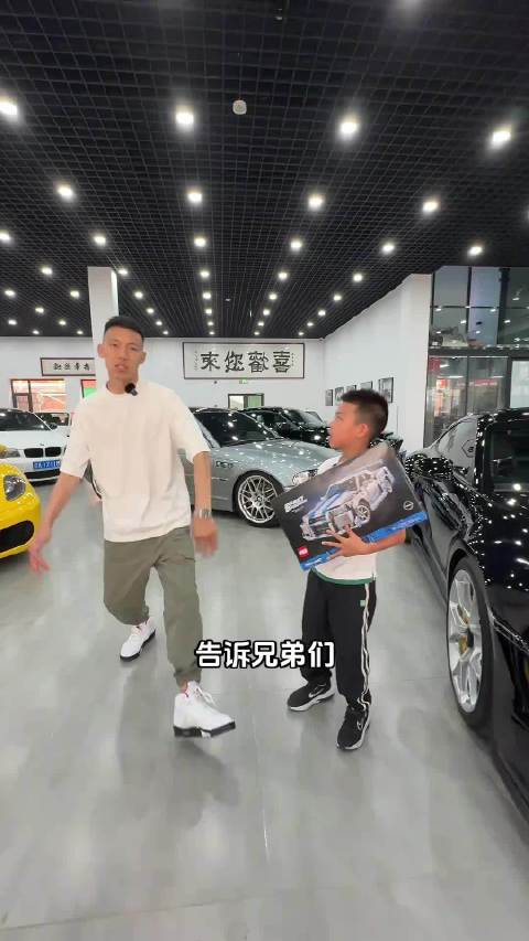 “翻译官”的最爱日产 GTR!
