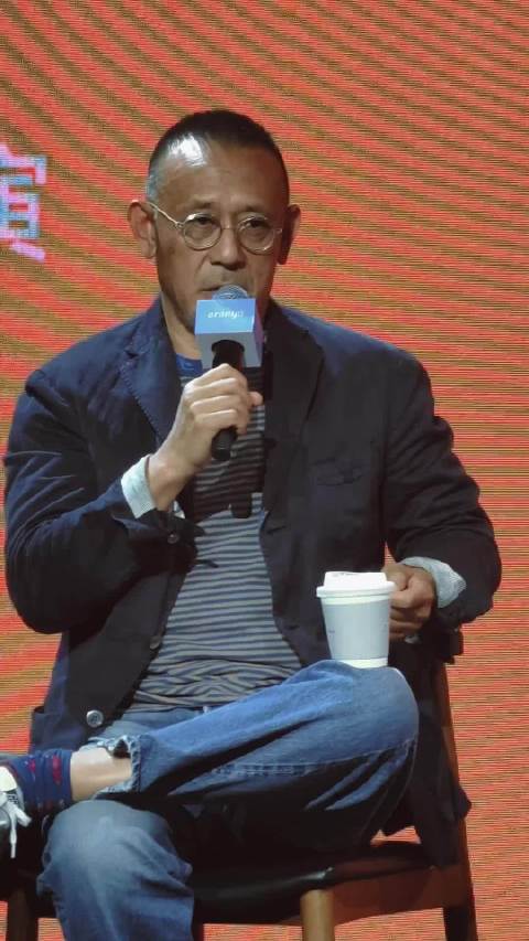 有姜文的映后，从来不缺乏金句拍完戏就各回各家，男男女女差着辈聊什么？