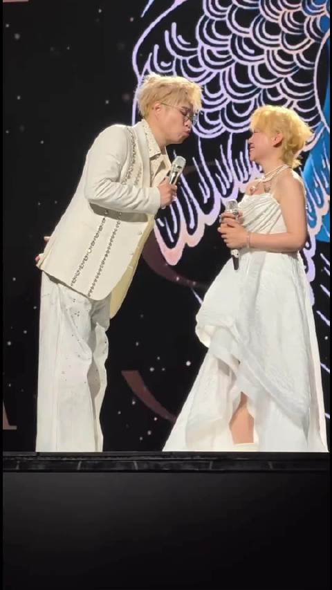 小沈阳19岁为沈春阳改名，爆火次日晒合照见证爱情