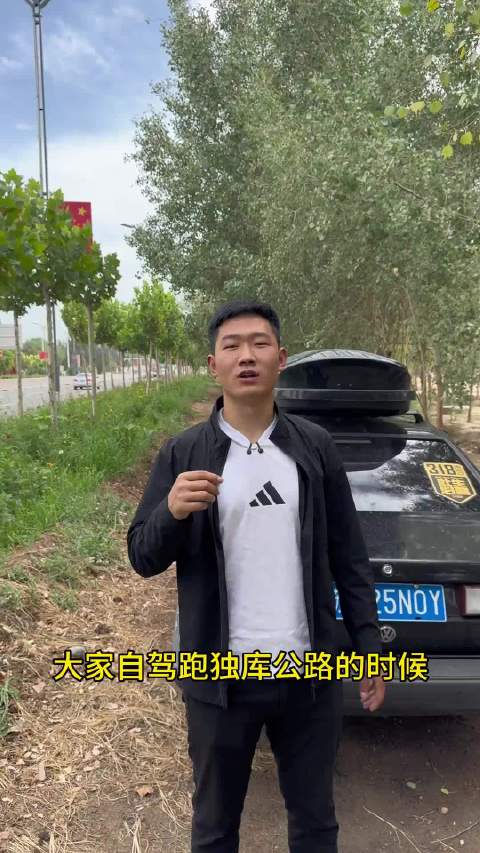 独库公路跑完喽，发动机灯也亮了，门也开不开了，但是风景是真美啊，哈哈哈