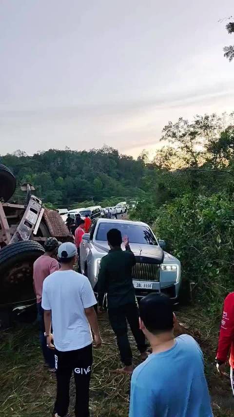 园区老板疑携新款库里南潜逃，或涉灰色产业