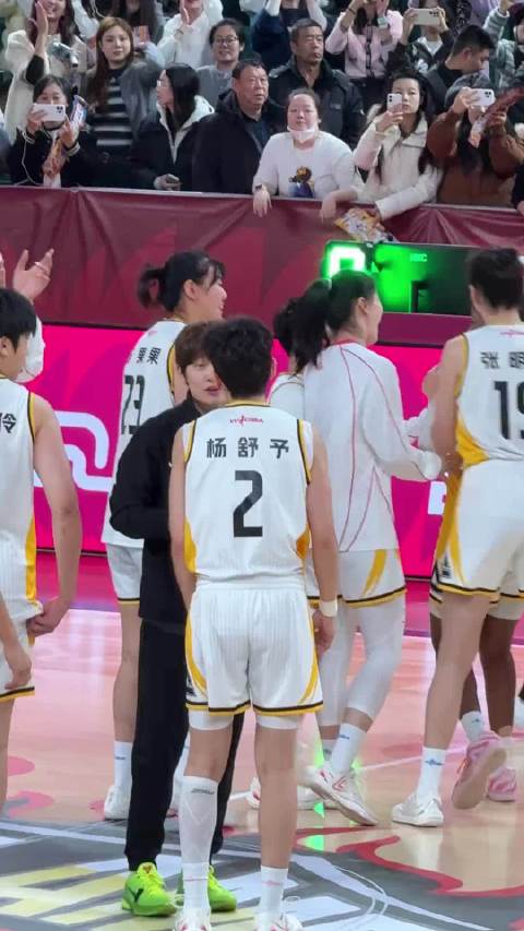 小杨舒予被姐姐说哭了