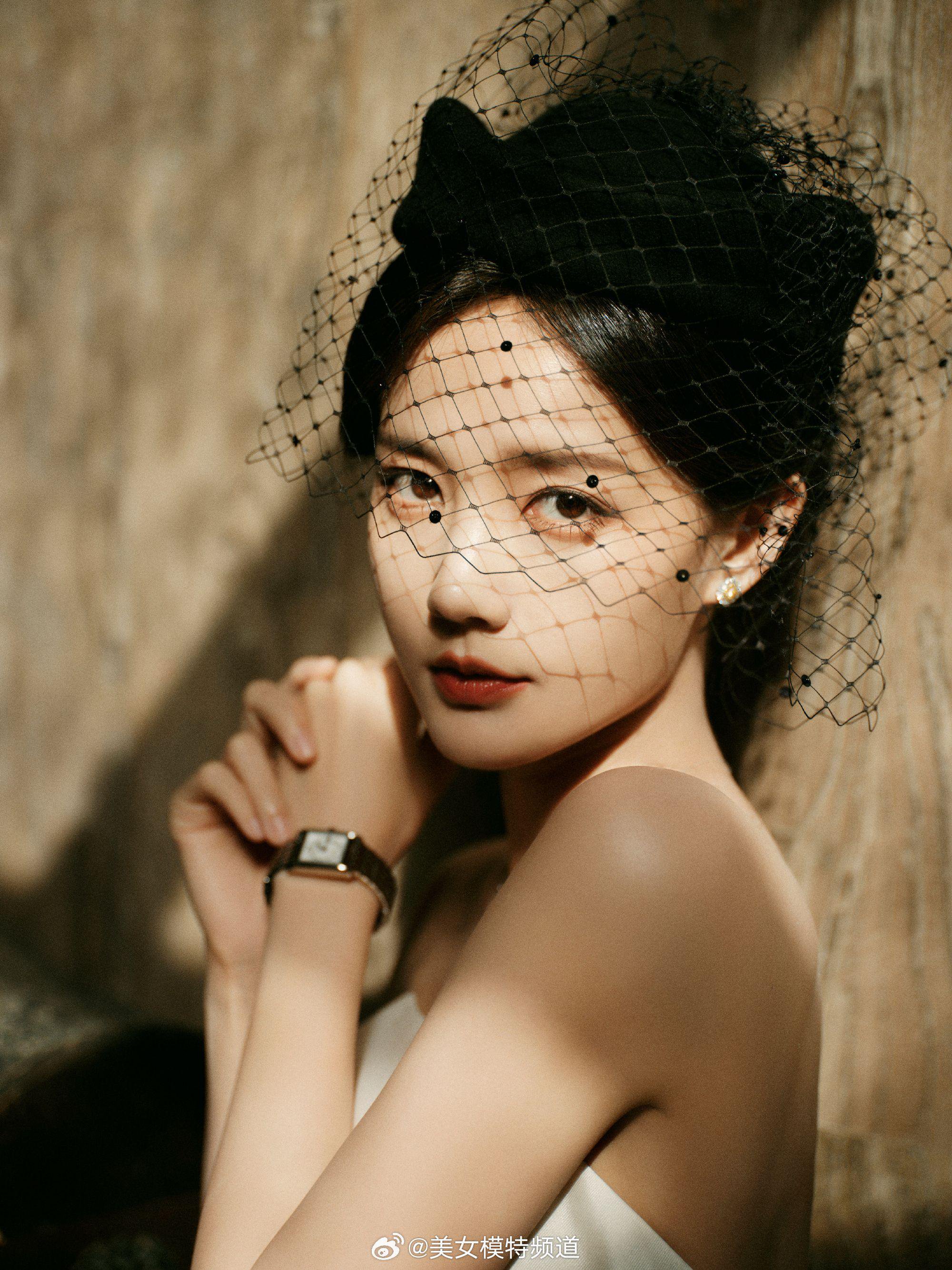 李一桐复古名伶造型大片