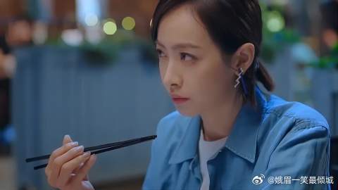 搞什么，贺繁星为啥给闺蜜看和舅舅的合照，有猫腻