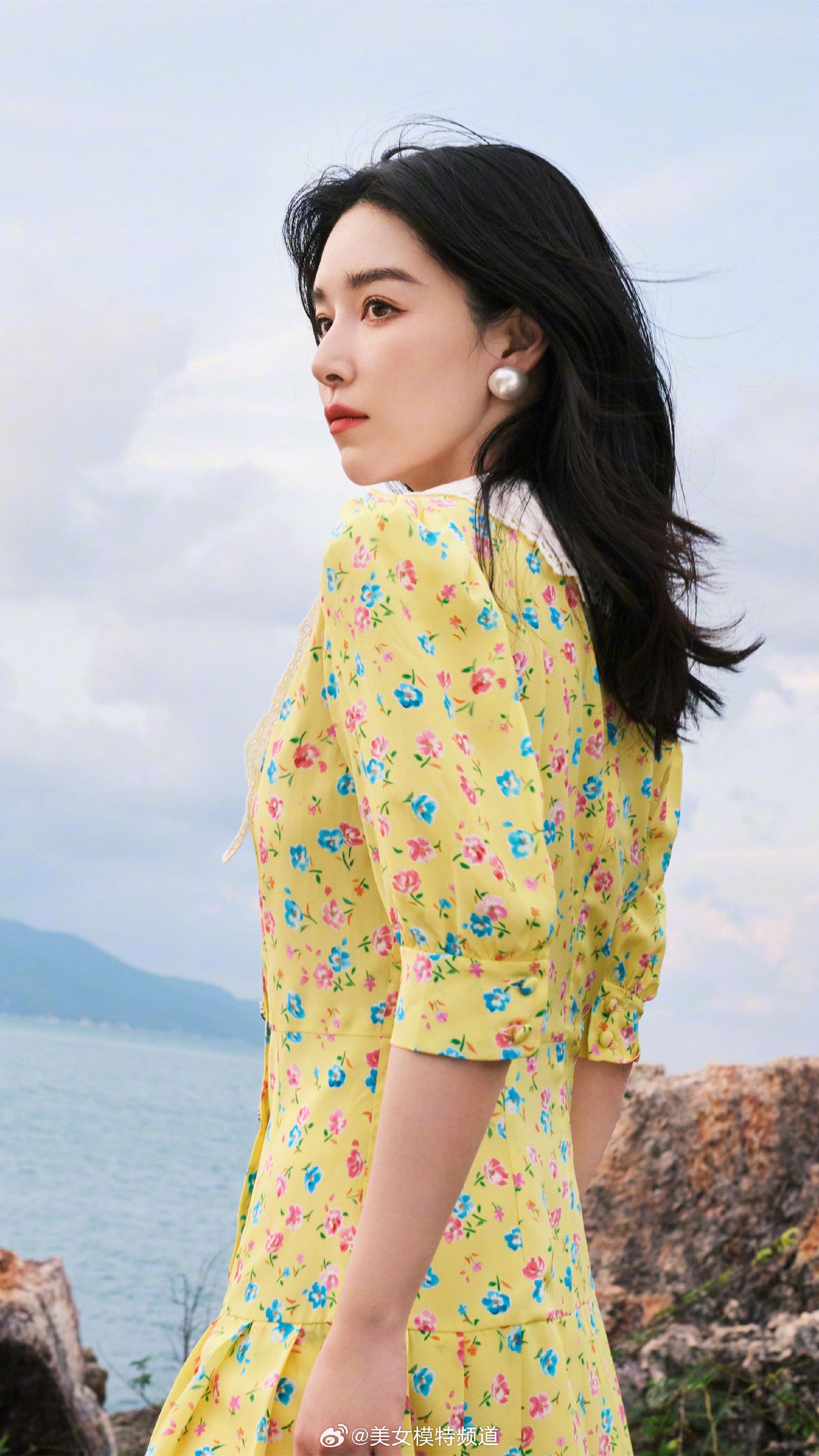 2023-10-15 阚清子夏日碎花裙自带仙气