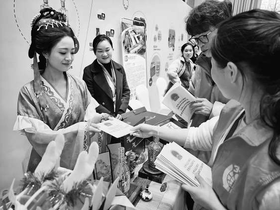 深化党建业务融合 筑牢消费法治根基