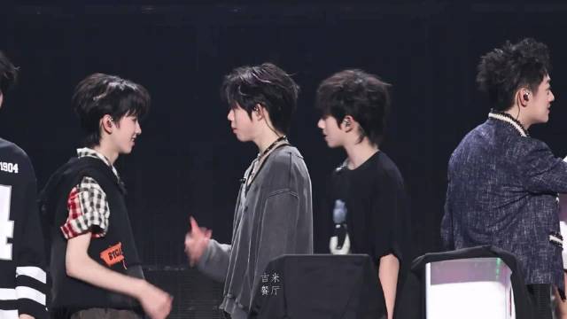 你俩就如此拉拉扯扯