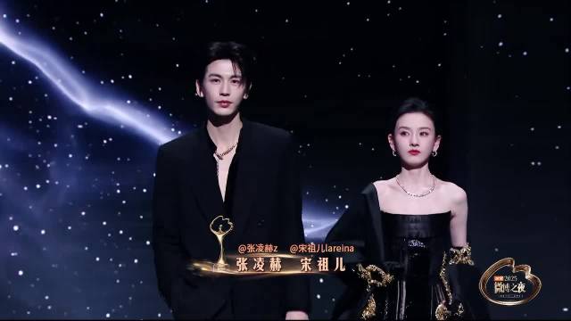 双强味儿十足！蛇蝎美男张凌赫和甜美公主宋祖儿合体亮相