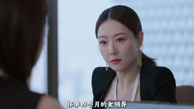赵今麦、白冰新剧《无可替代》开播 ，女实习生因能力太强被领导穿小鞋