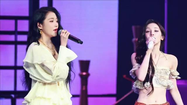 好惊喜！宋雨琦广州演唱会嘉宾居然是关晓彤！两个女宝合唱《一个像夏天一个像秋天》真的好甜呀！！！宋雨琦广州演唱会 关晓