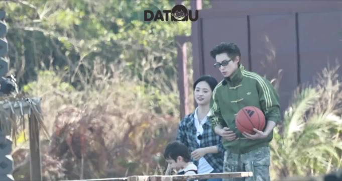 婚后生活既视感，爸爸工作，妈妈带娃，闲时一起运动，太美好了呜呜呜