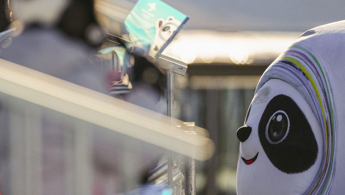 辣手!黄牛代购“冰墩墩”,1“墩”的价格涨到四位数,你会买吗?休闲区蓝鸢梦想 - Www.slyday.coM 辣手!黄牛代购“冰墩墩”,1“墩”的价格涨到四位数,你会买吗?休闲区蓝鸢梦想 - Www.slyday.coM