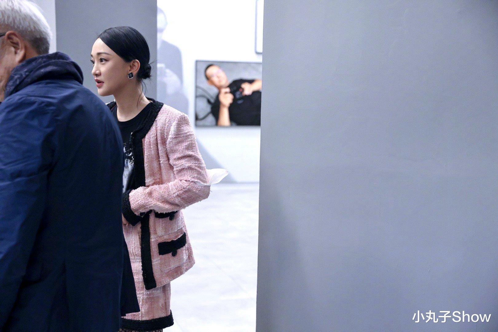 47岁周迅高调出席活动,小香风打扮优雅又性感,渔网袜秀性感美腿休闲区蓝鸢梦想 - Www.slyday.coM 47岁周迅高调出席活动,小香风打扮优雅又性感,渔网袜秀性感美腿休闲区蓝鸢梦想 - Www.slyday.coM