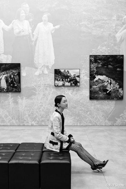 47岁周迅高调出席活动,小香风打扮优雅又性感,渔网袜秀性感美腿休闲区蓝鸢梦想 - Www.slyday.coM 47岁周迅高调出席活动,小香风打扮优雅又性感,渔网袜秀性感美腿休闲区蓝鸢梦想 - Www.slyday.coM