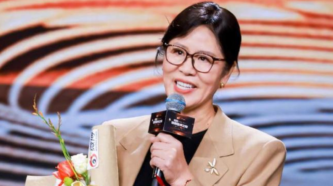 郎平时隔7个月更新社媒，转发周苏红名场面，鼓励中国女排走出低谷