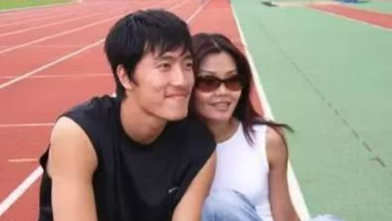 冬日娜：央视资深田径记者，年龄与婚姻成谜，曾与刘翔传绯闻