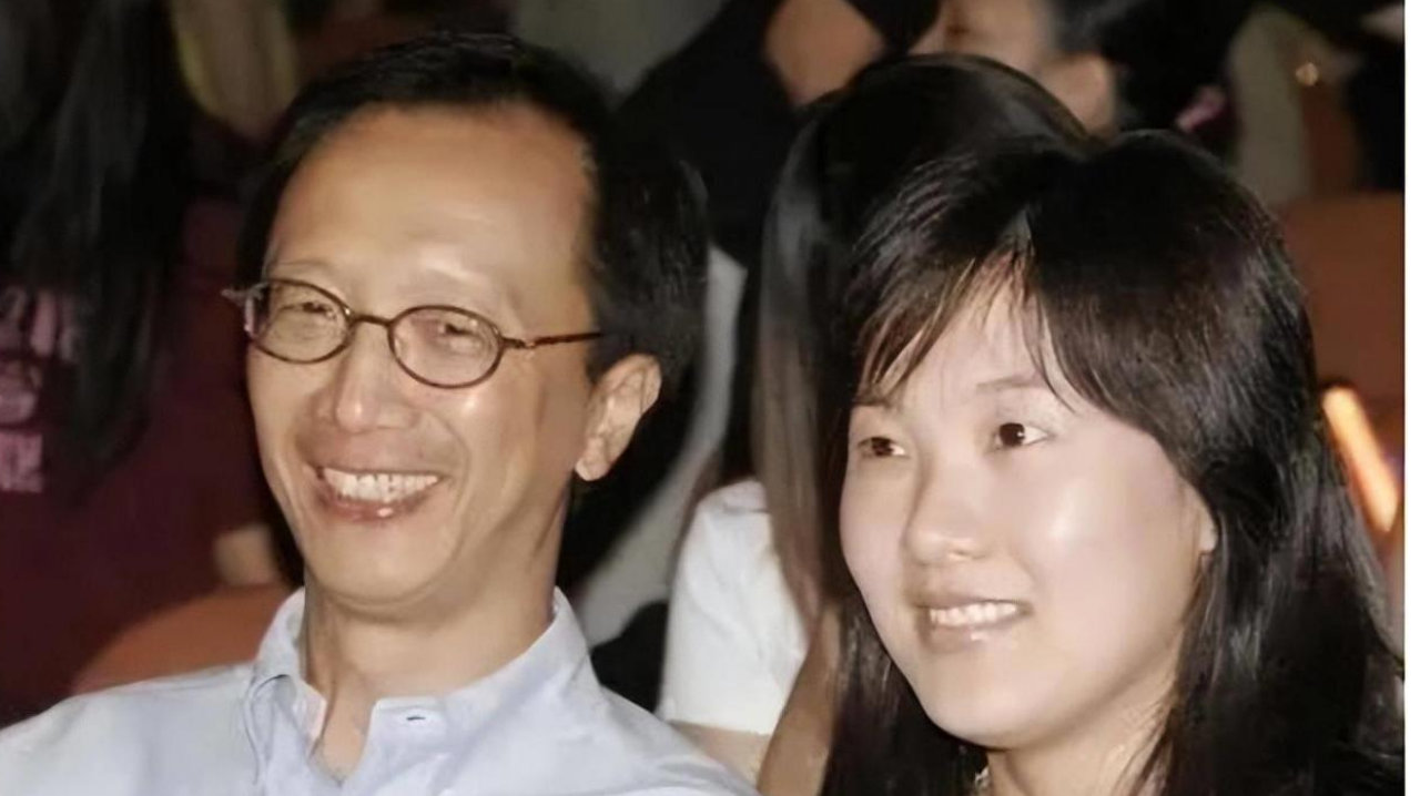 相似年龄嫁入豪门为何张怡宁越爱越深，伏明霞却几乎淡出公众？