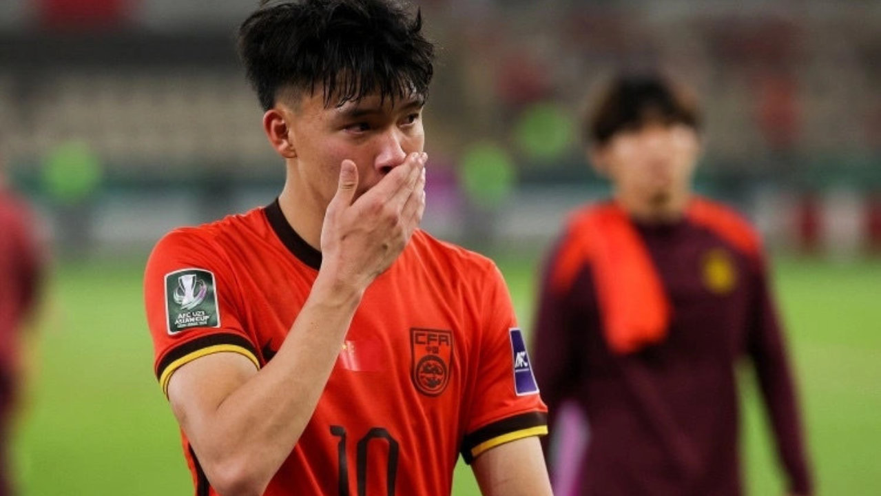 李玮峰怒批王钰栋，称不配跟武磊比，连日本后卫都扛不了，还想要留洋