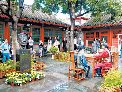 “丹柿小院”听鼓韵读老舍