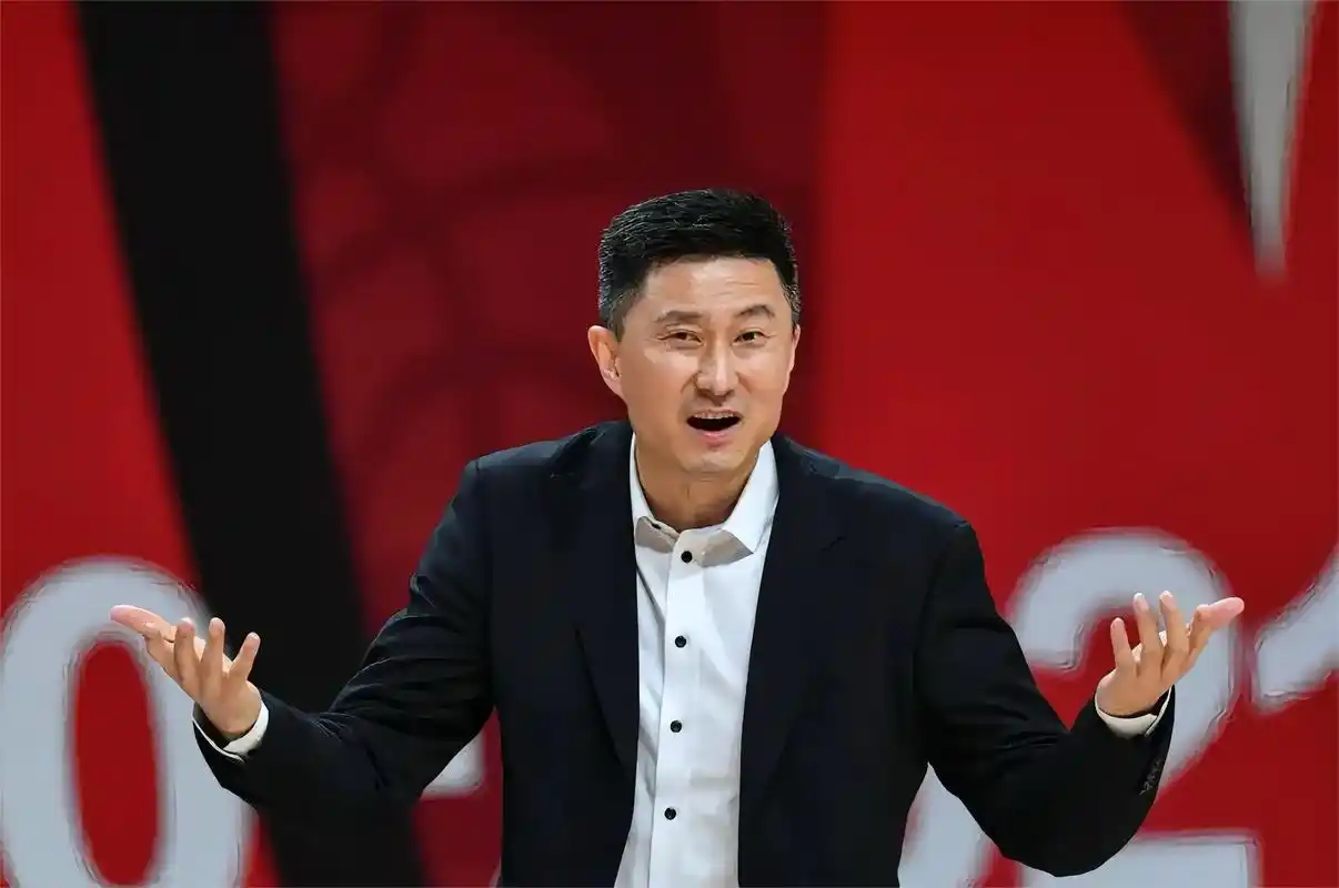 正式离任，杜锋下课宏远？合同到期，投资人仍未表态，朱芳雨无奈