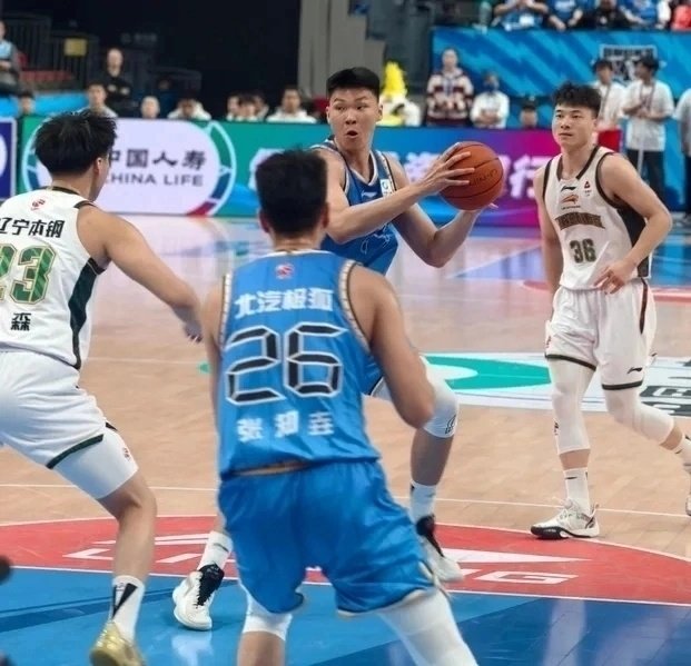 想走走不了、想用用不上？范子铭继续当周琦替补 北京难题怎么解